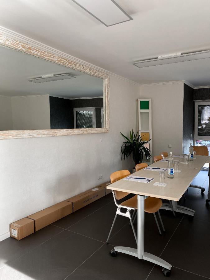 Mg-Quartier Hostel Monchengladbach Bagian luar foto