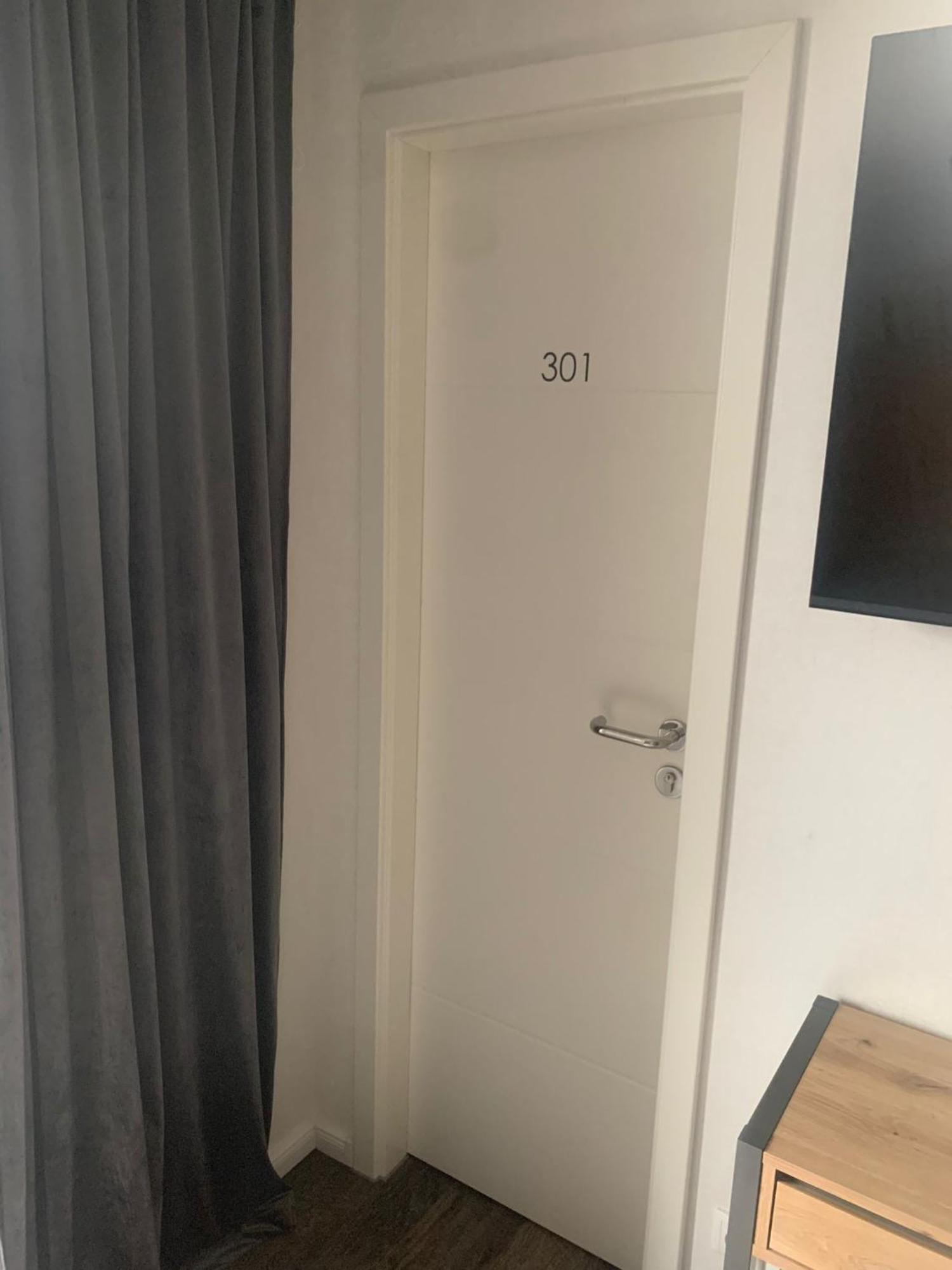 Mg-Quartier Hostel Monchengladbach Bagian luar foto
